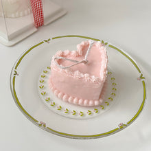 Load image into Gallery viewer, heart cream cake candle
