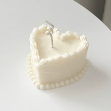 Load image into Gallery viewer, heart cream cake candle
